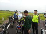 Sejumlah-anggota-Satlantas-Polres-Sampang-saat-menindak-tilang-pengendara.jpg