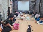 Sejumlah-muda-mudi-yang-tertangkap-ngamar-di-Home-Stay-Elite-diperiksa-di-Mapolres-Bojonegoro.jpg