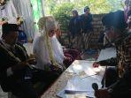 Sepasang-pengantin-di-Kabupaten-Bojonegoro-saat.jpg