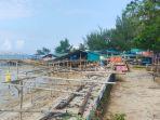 Sepi-pengunjung-kondisi-bibir-pantai-camplong-dipenuhi-lapak-pedagang-Minggu-1642023.jpg