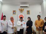 Serahkan-SK-DPP-PKS-Resmi-Dukung-Ikfina-dan-Ning-Ika-Maju-Cakada.jpg