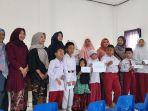 Siswa-Yayasan-Al-Uswah-Pamekasan-menerima-bantuan-pendidikan-Srikandi-PLN-UP3-Madura.jpg