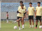Skuad-Gresik-United-berlatih-di-Stadion-Gelora-Joko-Samudro-Gresik.jpg