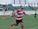 Striker-Madura-United-Dalberto-melakukan-selebrasi-usai-menjebol.jpg