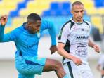 Striker-Persela-Jhon-Mena-melepaskan-tendangan-berbuah-gol-ke-gawang-PSS-Sleman.jpg