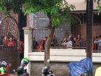 Suasana-rumah-anggota-DPD-RI-La-Nyalla-Mattalitti-pasca-digeledah-KPK.jpg