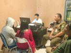Suasana-saat-2-PSK-MiChat-diperiksa-anggota-Satpol-PP-Pamekasan.jpg