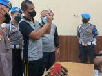 Suasana-saat-personel-Polres-Pamekasan-diperiksa-kondisi-senpinya-di-Gedung-Bhayangkara.jpg