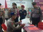 Suasana-saat-personel-Polres-Pamekasan-patroli-ke-Kantor-KPU-Pamekasan.jpg