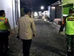 Suasana-saat-personel-Polres-Pamekasan-patroli-keliling-perumahan.jpg