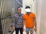 Tersangka-HE-baju-tahanan-diamankan-Satreskrim-Polres-Gresik.jpg