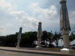Tiga-payung-konvertibel-menghiasi-Alun-Alun-Trunojoyo-hgh.jpg