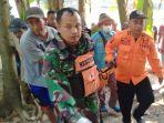 Tim-SAR-saat-mengevakuasi-jenazah-bocah-di-Bengawan-Solo-Desa-Tebon-Padangan-Bojonegoro.jpg