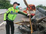 Toyota-Avanza-rusak-parah-setelah-terlibat-kecelakaan-dengan-truk-di-Tol-Jombang.jpg