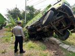 Truk Tronton Gagal Nanjak di Bangkalan, Picu Kecelakaan Beruntun Mobil Xenia, Kijang, dan Expander