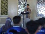 Wakil-Bupati-Pamekasan-Fattah-Jasin-sewaktu-sambutan-saat-menyambut-mahasiswa.jpg