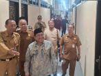 Wakil-Bupati-Sumenep-KH-Imam-Hasyim-disambut-sejumlah-pegawai-lingkungan-Pemkab.jpg
