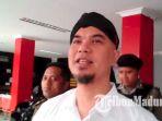 ahmad-dhani-saat-keluar-dari-rutan-medaeng-kamis-28032019.jpg