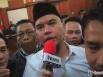 ahmad-dhani-saat-menjalani-sidang-kedua-atas-kasus-ujaran-kebencian.jpg