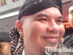 ahmad-dhani-tampak-tersenyum-saat-keluar-dari-rutan-medaeng-sebelum-menuju-pn-surabaya.jpg