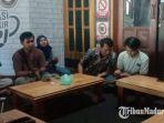 aliansi-mahasiswa-sampang-saat-rapat-koordinasi-di-cafe-coffe-sultan.jpg