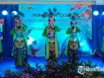 anak-asuh-elies-mei-yuliana-saat-diundang-tampil-di-salah-acara-di-pamekasan-kamis-30052019.jpg