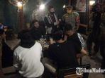 anggota-personel-gabungan-melakukan-patroli-gabungan-ke-sejumlah-cafe-dan-pusat-keramaian.jpg