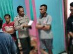 anggota-polsek-jatibanteng-saat-mendatangi-tkp-rumah-korban.jpg