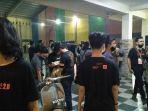 aparat-gabungan-polres-bangkalan-dan-kodim-0829-menghentikan-gelar-live-music-di-bangkalan.jpg