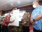 baddrut-tamam-menandatangani-komitmen-bersama-program-pemberantasan-korupsi-provinsi-jatim.jpg