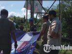 bawaslu-bersama-tim-gabungan-satpol-pp-pamekasan-menertibkan-apk-di-sejumlah-ruas-jalan.jpg