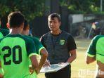 bejo-sugiantoro-saat-memimpin-latihan.jpg