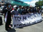 bem-se-pamekasan-gelar-aksi-di-tbbm.jpg