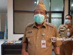 bupati-gresik-sambari-halim-radianto-saat-menemui-awak-media-di-kantor-bupati-gresik.jpg