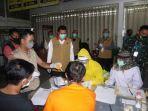 bupati-mojokerto-pungkasiadi-bersama-tim-gugus-tugas-covid-19-melakukan-rapid-test.jpg