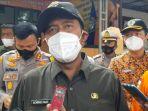 bupati-sumenep-achmad-fauzi-memberikan-keterangan-saat-peresmian-pos-sar-sumenep.jpg