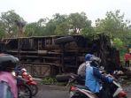 bus-oleng-menabrak-kendaraan-mio-di-jalan-raya-surabaya-bojonegoro.jpg