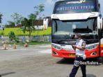 bus-yang-baru-datang-di-terminal-patria-kota-blitar.jpg