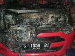 daihatsu-ayla-merah-bernopol-s-1559-bi-terbakar-di-bagian-depan-setelah-percikan-api.jpg
