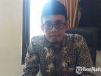 divisi-data-dan-informasi-kpu-sampang-addy-imansyah-saat-di-temui-keruangannya-kantor-kpu-sampang.jpg