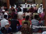 doa-bersama-atau-tahlilan-40-hari-meninggalnya-didi-kempot.jpg