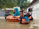 evakuasi-korban-banjir-oleh-tim-terpadu-dari-bpbd-pamekasan.jpg