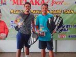 farraz-haidar-akbar-kiri-dan-nooriman-kanan-juara-i-ganda-putra-tenis-lapangan.jpg