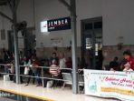 foto-penumpang-di-stasiun-jember.jpg