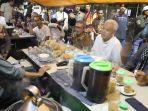 ganjar-pranowo-mampir-ke-warung-jadah-bakar-pak-sus.jpg