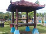 gazebo-yang-sudah-tidak-memiliki-tangga-dan-pagar.jpg