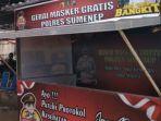 gerai-masker-gratis-polres-sumenep-di-depan-masjid-agung-sumenep-terlihat-sepi.jpg