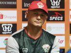 gomes-de-oliviera-saat-konferensi-pers-lagamadura-united-vs-kalteng-putra.jpg