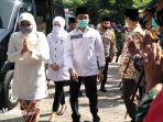 gubernur-jatim-khofifah-indar-parawansa-disambut-bupati-bangkalan-rk-abd-latif-imron.jpg