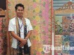 hadi-pengrajin-batik-podhek-asal-desa-rangperang-daya-kecamatan-palengaan.jpg